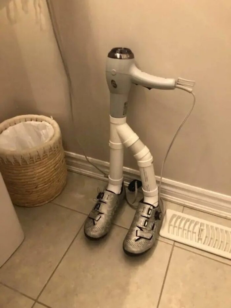 Ovako se suše tenisice kada ti se žuri