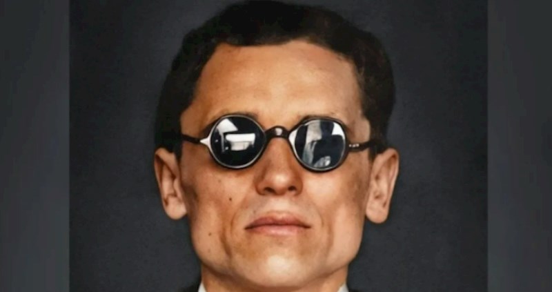 Na ovoj fotki nalazi se jedan jako poznati Hrvat kojeg svi znate, možete li pogoditi tko?