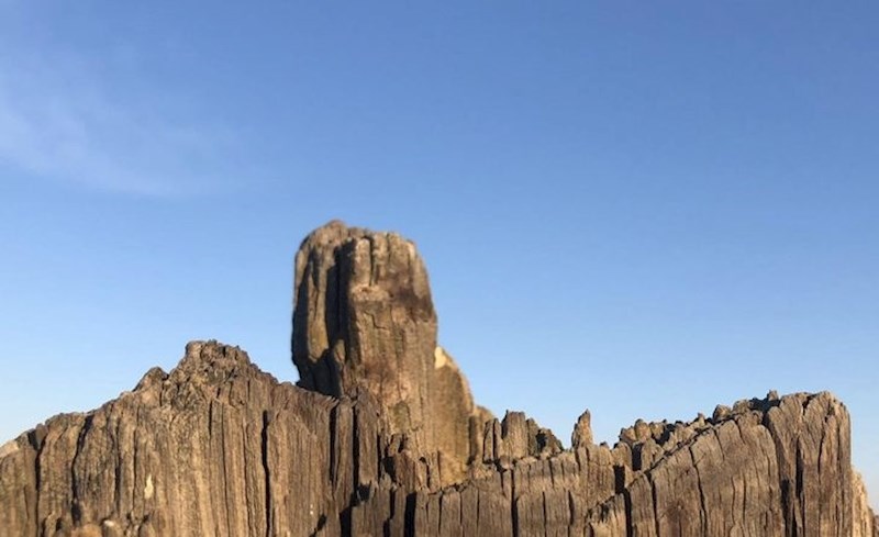 Ovo nije planina nego vrh raspukle drvene ograde