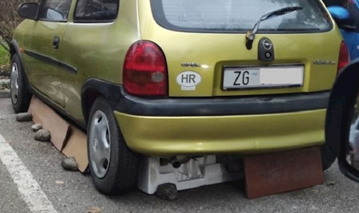 Ljudi se pitaju zašto je Zagrepčanin ovako ogradio auto, objašnjenje je zapravo dosta logično