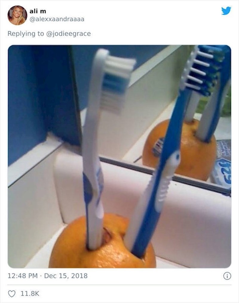 Četkice drži u naranči