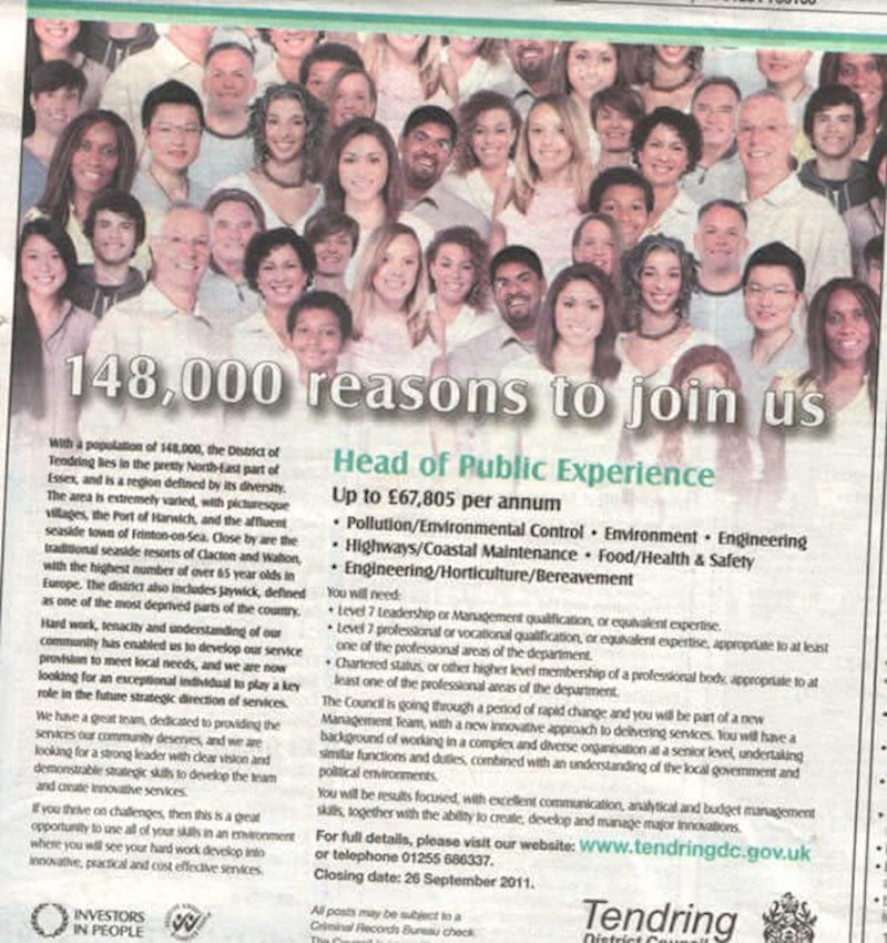 Klonovi napadaju! Uzeli su par ljudi za fotku i samo ih copy paste da se čini da ih je hrpa