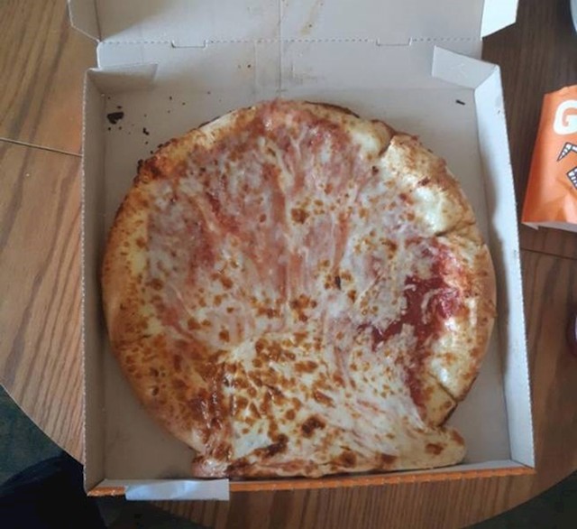 Ovako mi je dostavljač donio pizzu
