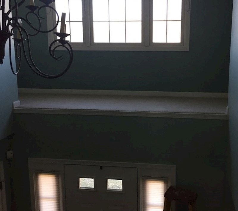 Ova kuća ima tepecirani pod iznad ulaznih vrata, međutim on je potpuno nedostupan