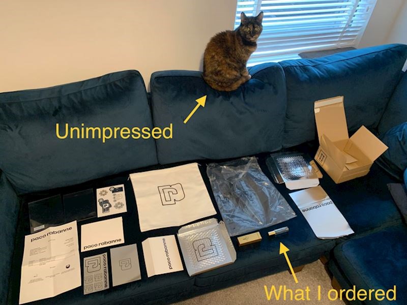 15 različitih stvari u kutiji, a naručila je samo jedan ruž