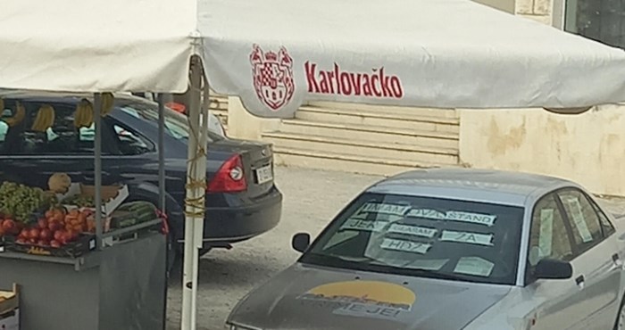 Tip iz Hrvatske stavio je brutalno iskrenu poruku na svoj auto kraj štanda s voćem