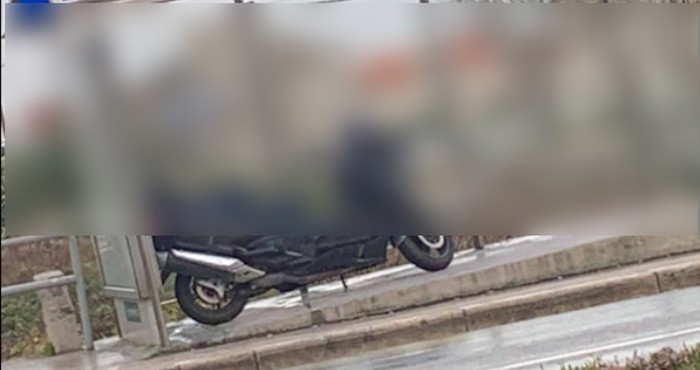 Ovog ima samo u Splitu: Pogledajte gdje je tip sklonio motocikl od kiše