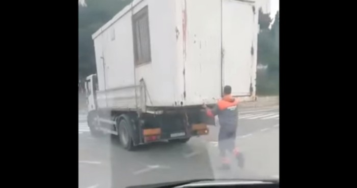 Može li netko ovo objasniti? Pogledajte kako ekipa u Split prevozi kontejner