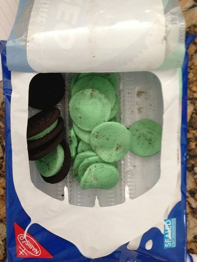 Ovako moj cimer jede Oreo kekse