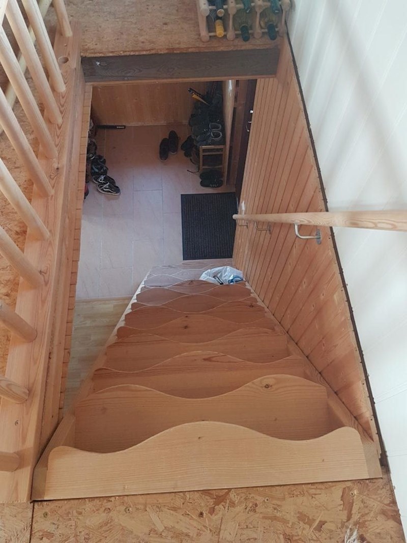 A za ove stube treba koncentracija kao za razminiravanje.. Kojom nogom krenuti, kuda, kako??