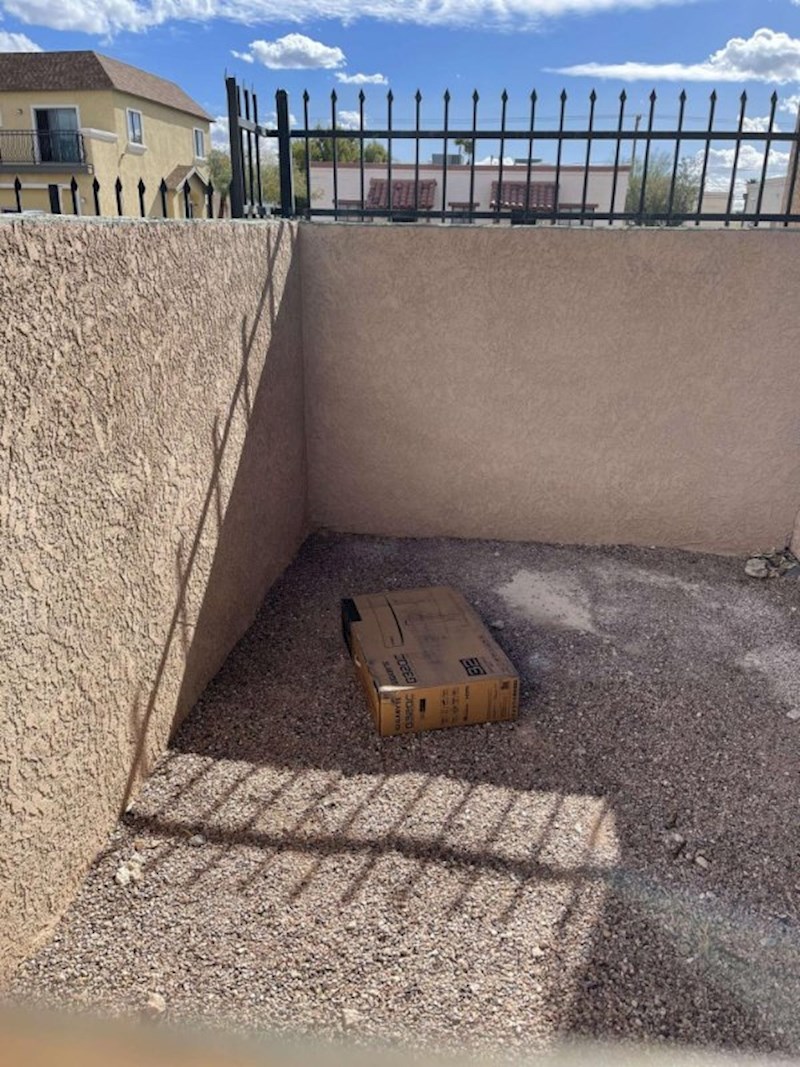 5. Dostavljač mu je ovako "dostavio" monitor