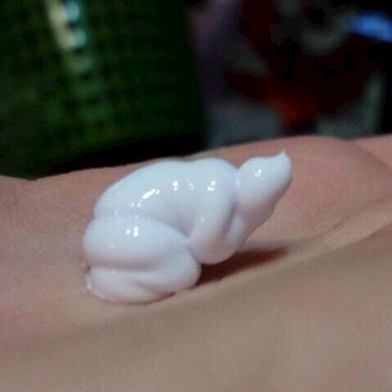 Pasta za zube izgleda kao čovjek koji moli za milost