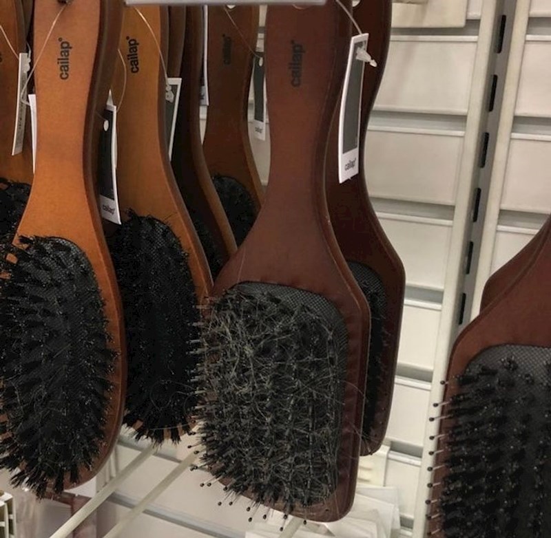 Netko je vratio rabljenu četku za kosu