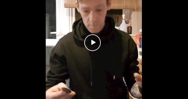 Tip izvodi genijalan trik s novčićem: Možete li skužiti gdje je nestao?