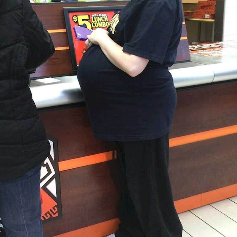 Kukovi trudnica postaju nestabilniji, a tijelo elastičnije. Od tu dolazi tipični trudnički "geg"