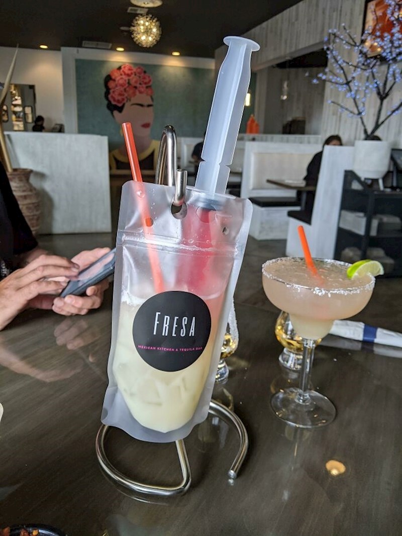 Koktel u vrećici od infuzije