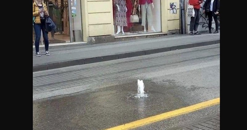 U Zagrebu je nasred ceste pukla cijev, svi komentiraju istu stvar