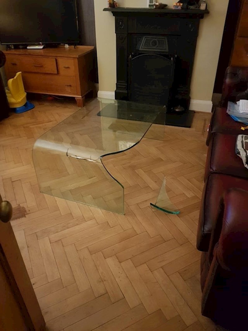 Naučili su lekciju, stakleni stol nije dobra ideja