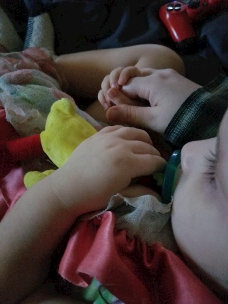 "Moja kćer je autist i ne govori, ovo je prvi put u njenom životu da me drži za ruku. U sedmom nebu sam!"