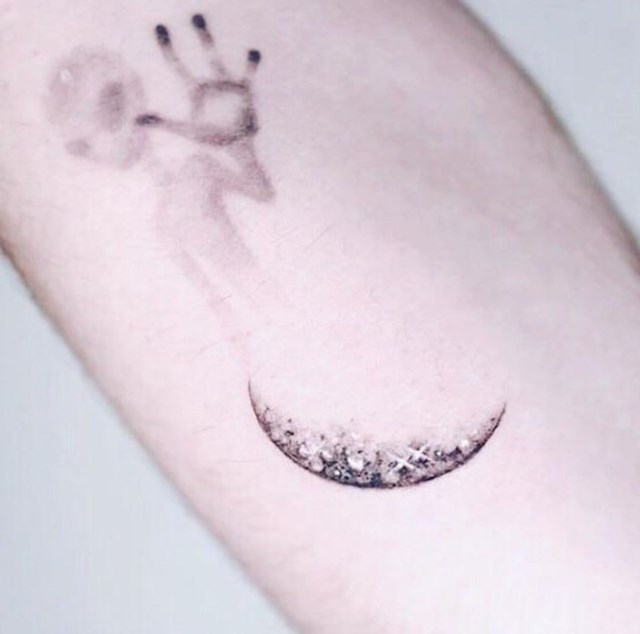 Savršena minimalistička tetovaža mjeseca