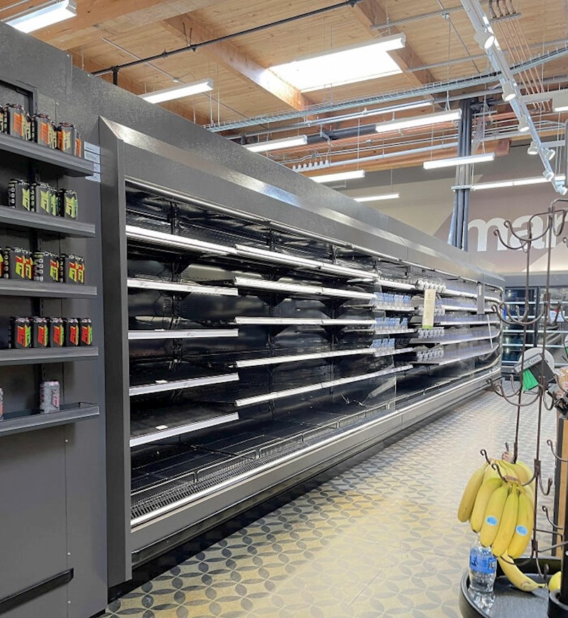 Police trgovina, pogotovo odjeli sa sladoledima, potpuno su prazne