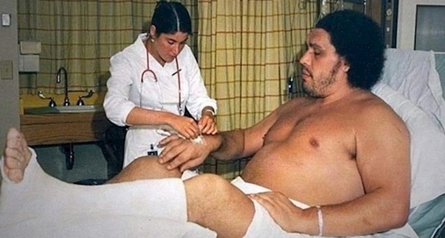 Razlika u veličini između Andre The Gianta i medicinske sestre