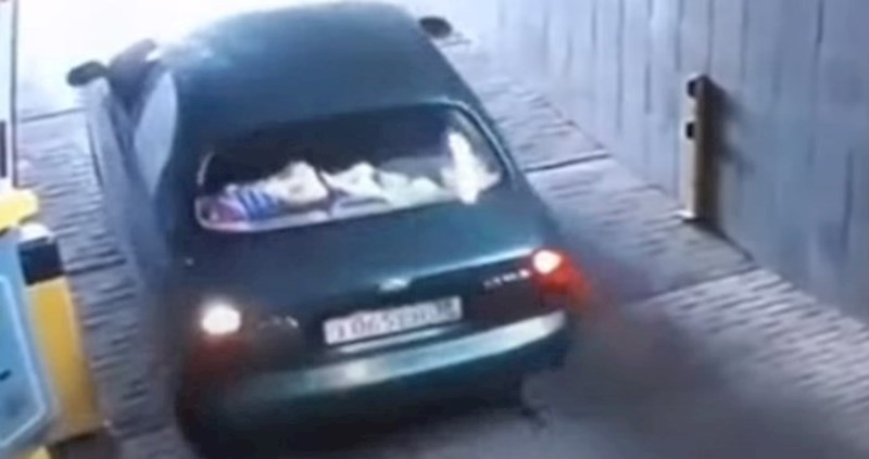 Je li ovo najgori vozač ikad? Morate vidjeti ovu borbu s rampom