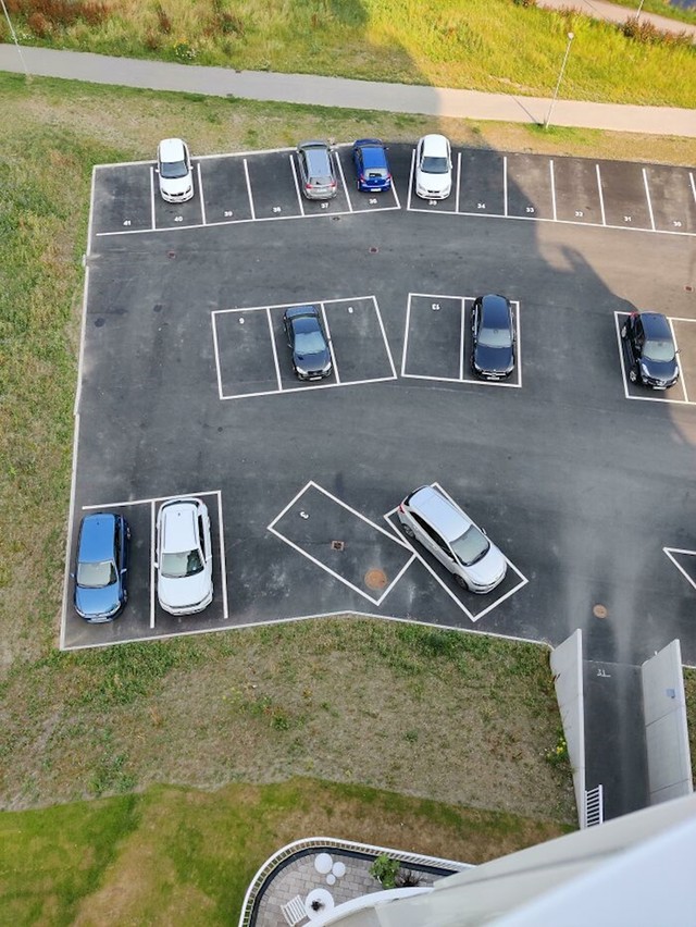 Tko je crtao ova parking mjesta?