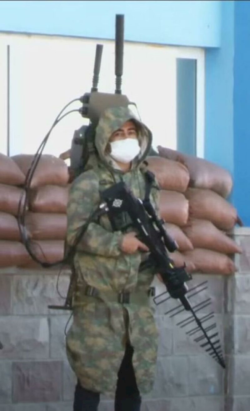 Što drži ovaj vojnik?