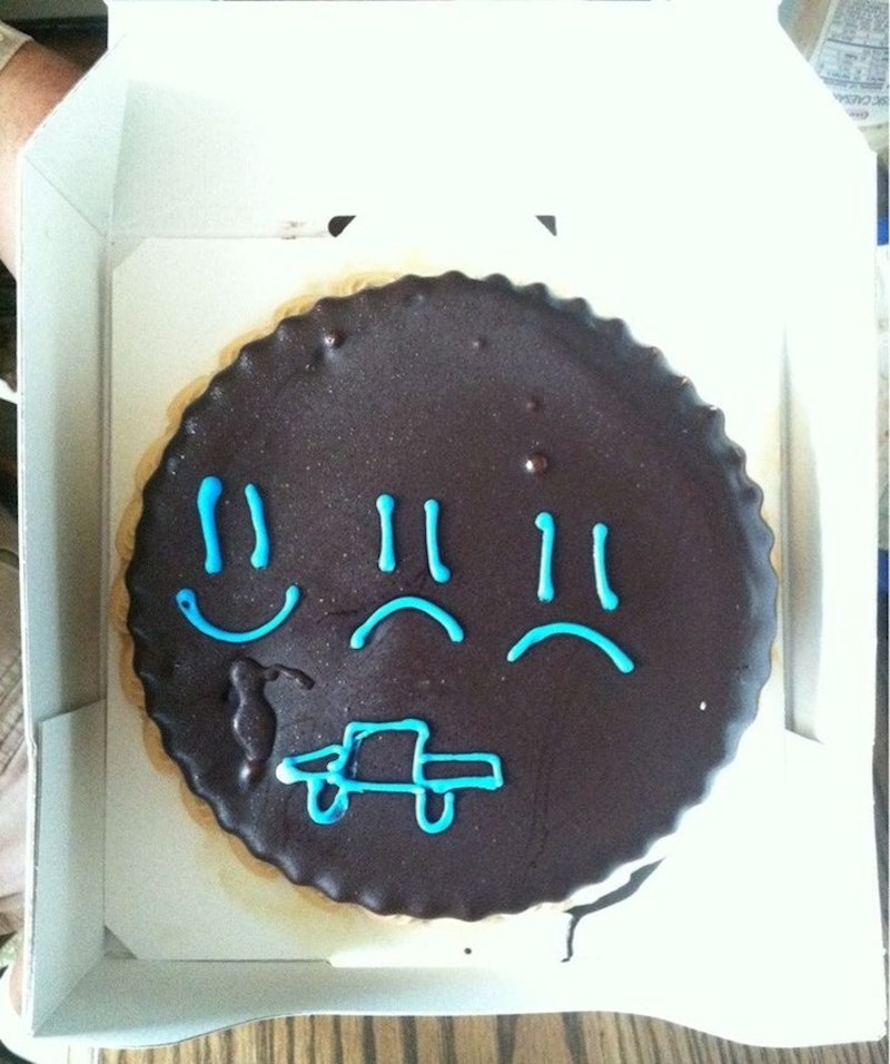 Mi smo trojke, i samo sam ja položio vozački ispti, tata nam je poklonio ovu tortu