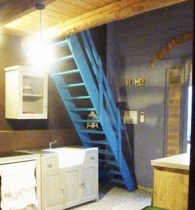 A gore se nalazi spavaća soba. Da, dobro ste pročitali.