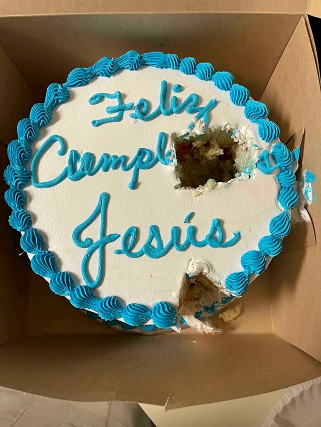Dobila sam tortu na poslu za rođendan, netko je napravio ovo