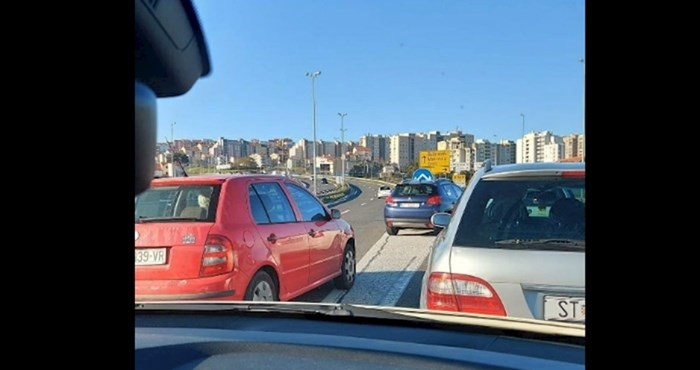 Fotka iz Splita izazvala žestoku svađu: Treba li propustiti ovog vozača ili ne?