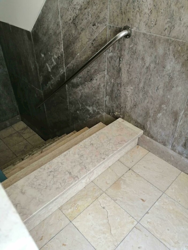 Pogledajte prvu stepenicu