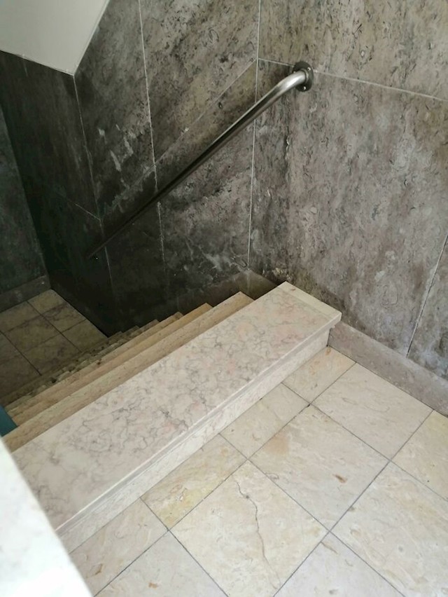 Pogledajte prvu stepenicu