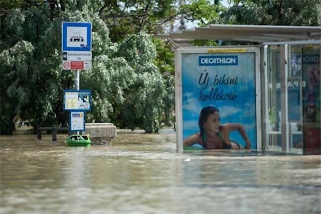 Ona je bila spremna za poplavu, kupaći već ima