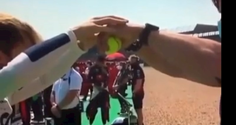 Pogledajte kako vozač Formule 1 testira reflekse prije početka utrke