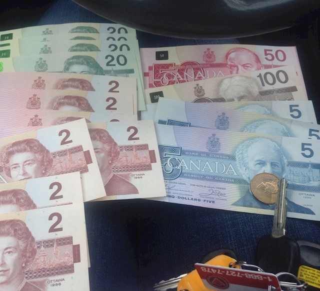 Kupila sam torbicu u second hand shopu, ovo se nalazilo unutra