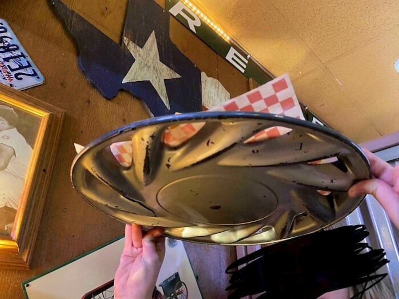 Ponovite za mnom ratkapa nije tanjur