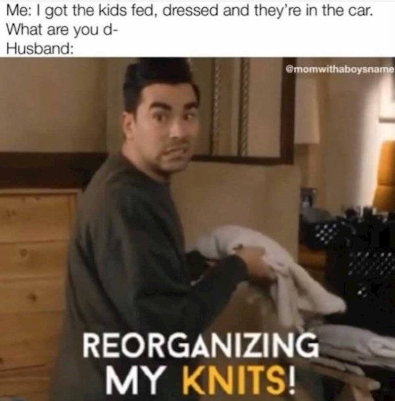 Ja dok spremam troje djece, auto, ručak i sebe za put. Muž: