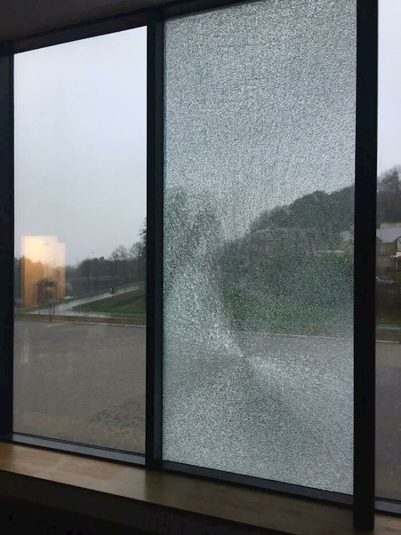 "Na poslu svako mjesec dana staklo eksplodira"