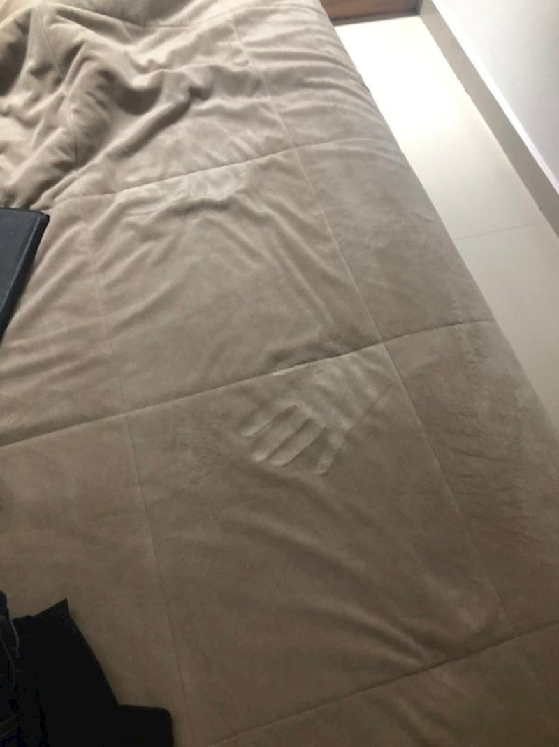 Živim sama i ovaj otisakme dočekao kad sam došla s posla; izgleda da je vrijeme za novu bravu ili selidbu