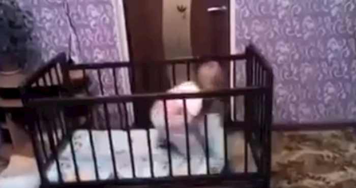 Snimka skuplja milijune pregleda: Morate vidjeti kako ovaj dvogodišnjak bježi iz krevetića