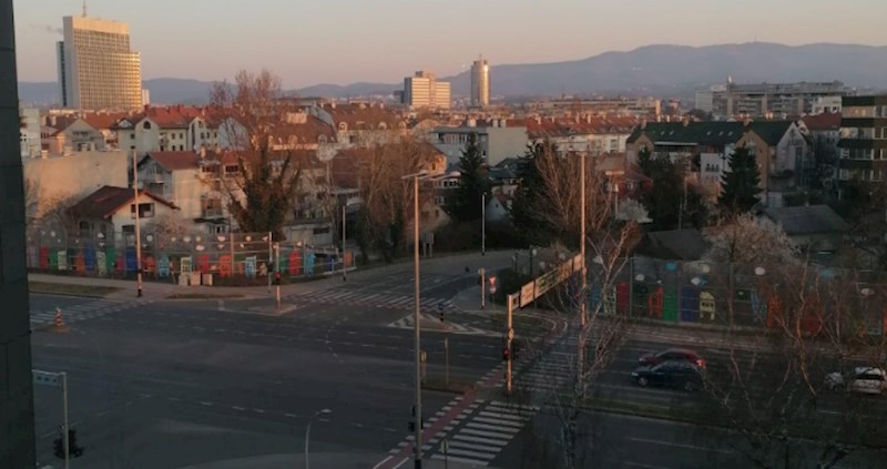 Netko je u Zagrebu snimio dva vrlo neobična oblaka, mnogi su zbunjeni fotkom