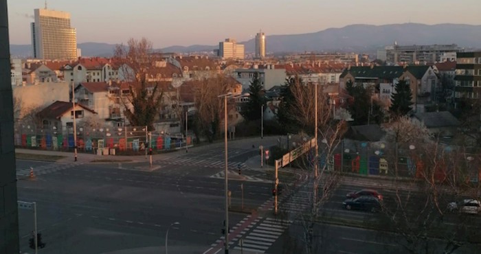 Netko je u Zagrebu snimio dva vrlo neobična oblaka, mnogi su zbunjeni fotkom