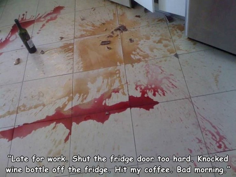 Kasnim na posao i prejako sam zatvorio vrata hladnjaka, oborio bocu vina koja je pokupila i kavu