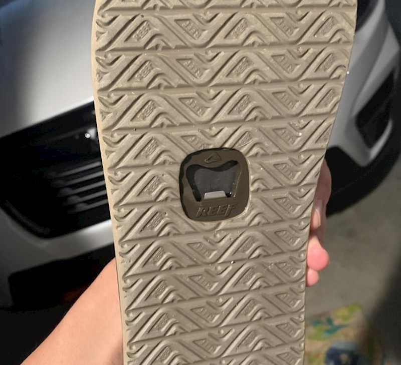 Moje nove natikače imaju ugrađen otvarač za boce