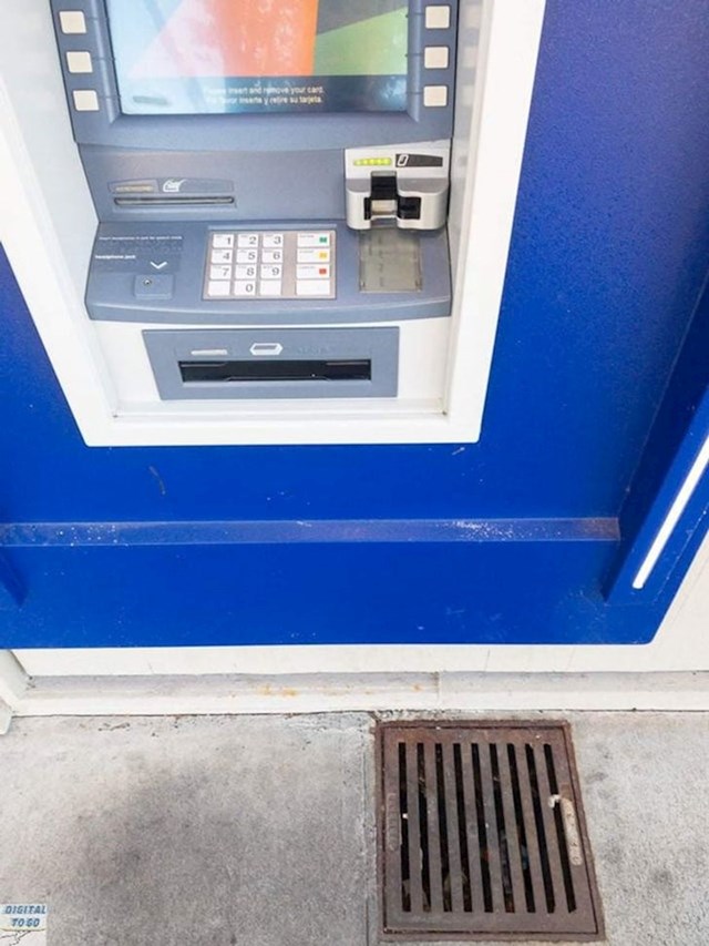 Bankomat u mojoj zgradi, ne smije ti ispasti kartica
