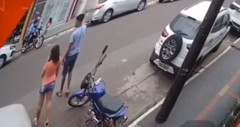 Ovaj čovjek je heroj! Riskirao je svoj život da spasi curicu koja je pretrčavala cestu