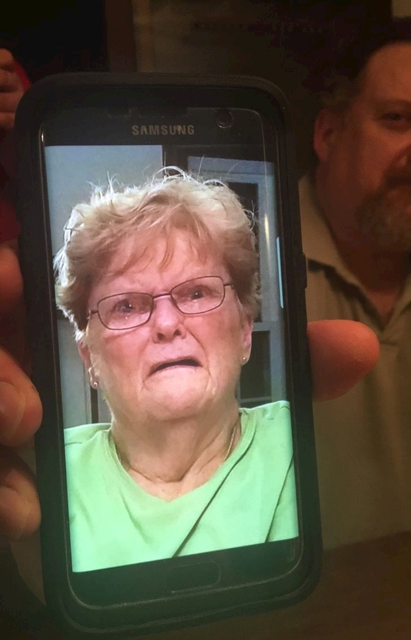 Tata je taman prdnuo u trenutku kad je išao fotkati baku